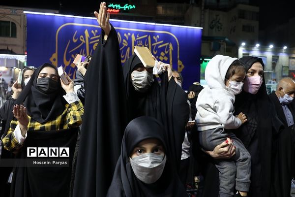حضور جوانان و دانش‌آموزان در مراسم احیا شب نوزدهم ماه مبارک رمضان در امامزاده صالح(ع)
