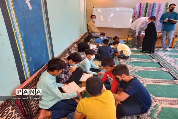 محفل انس با قرآن در شب قدر با حضور دانش‌آموزان بوشهری
