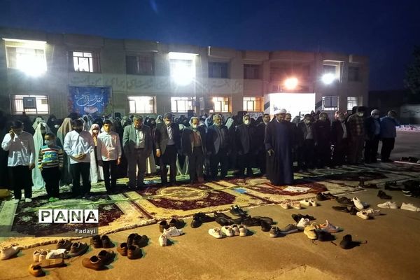 مراسم محفل انس با قرآن دانش‌‌آموزان دختر مدارس متوسطه اول اردستان