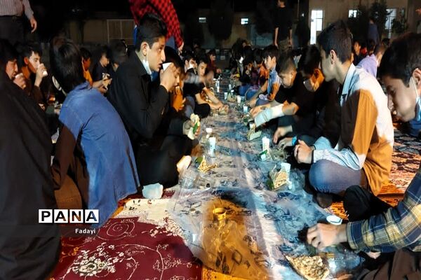 مراسم محفل انس با قرآن دانش‌‌آموزان پسر مدارس متوسطه اول اردستان
