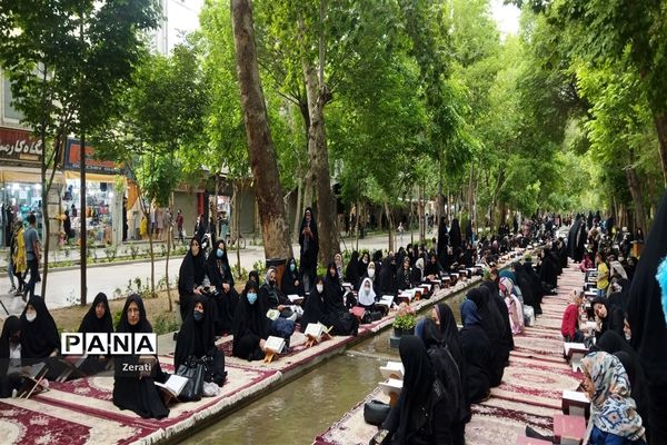 جزءخوانی قرآن کریم در چهارباغ اصفهان