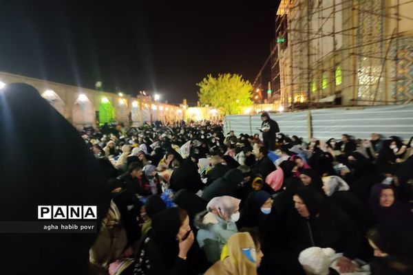 مراسم احیا شب بیست و یکم ماه مبارک رمضان در امامزاده حسین (ع) قزوین