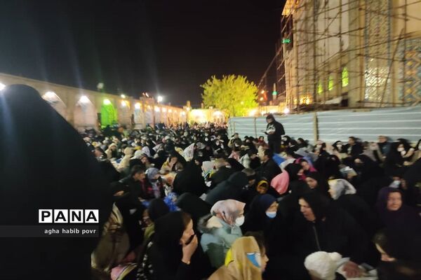 مراسم احیا شب بیست و یکم ماه مبارک رمضان در امامزاده حسین (ع) قزوین