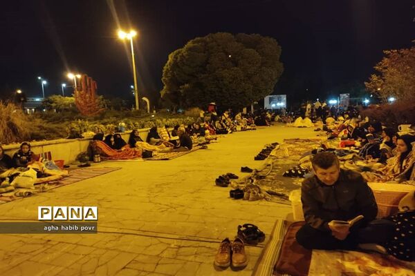 مراسم احیا شب بیست و یکم ماه مبارک رمضان در امامزاده حسین (ع) قزوین