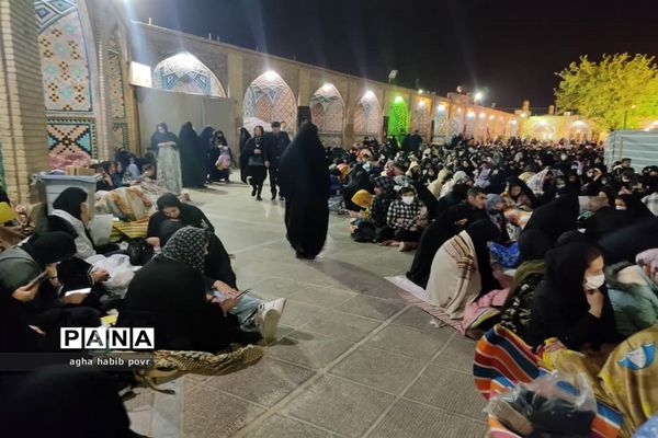 مراسم احیا شب بیست و یکم ماه مبارک رمضان در امامزاده حسین (ع) قزوین