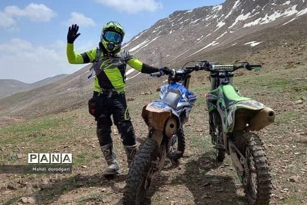 مانور تیم موتور سواری رودهن به مناسب زمین پاک