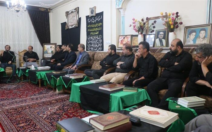 محفل عزاداری شهادت امام علی(ع) در منزل دانش‌آموز شهید «معماریان»