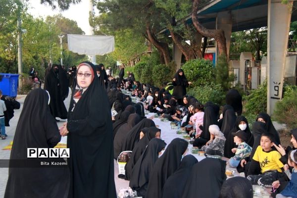 مراسم افطاری دانش‌آموزان آموزش و پرورش شهرری در گلزار شهدای تهران