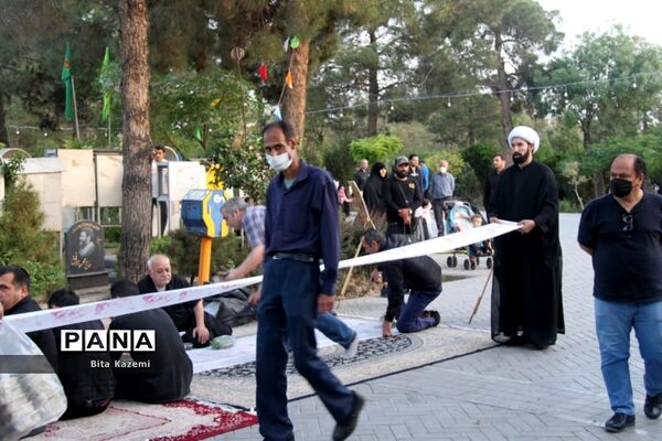 مراسم افطاری دانش‌آموزان آموزش و پرورش شهرری در گلزار شهدای تهران