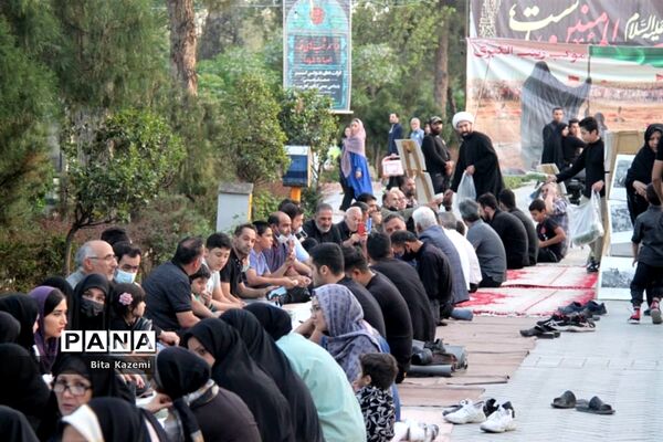 مراسم افطاری دانش‌آموزان آموزش و پرورش شهرری در گلزار شهدای تهران