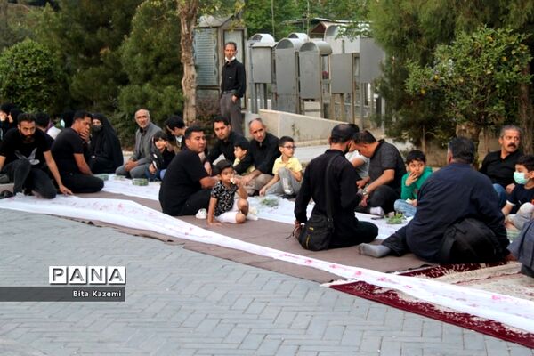 مراسم افطاری دانش‌آموزان آموزش و پرورش شهرری در گلزار شهدای تهران