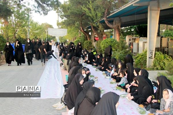 مراسم افطاری دانش‌آموزان آموزش و پرورش شهرری در گلزار شهدای تهران