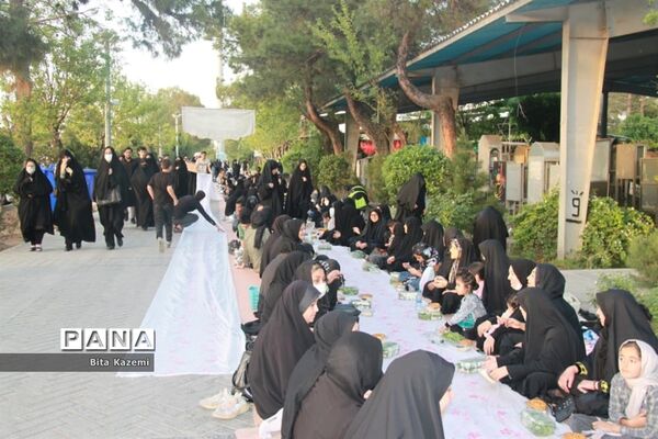 مراسم افطاری دانش‌آموزان آموزش و پرورش شهرری در گلزار شهدای تهران