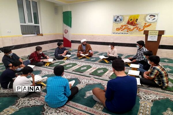 محفل انس با قرآن و افطاری در دبیرستان صدرای ولایت اندیمشک