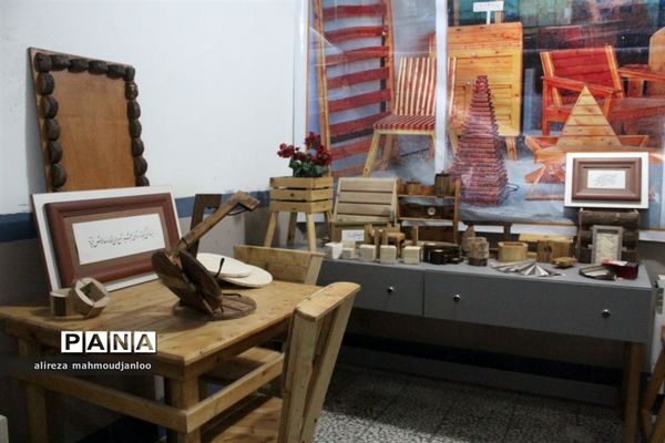 نمایشگاه دست‌ساخته‌ها و دستاوردهای دانش‌آموزی در گلوگاه