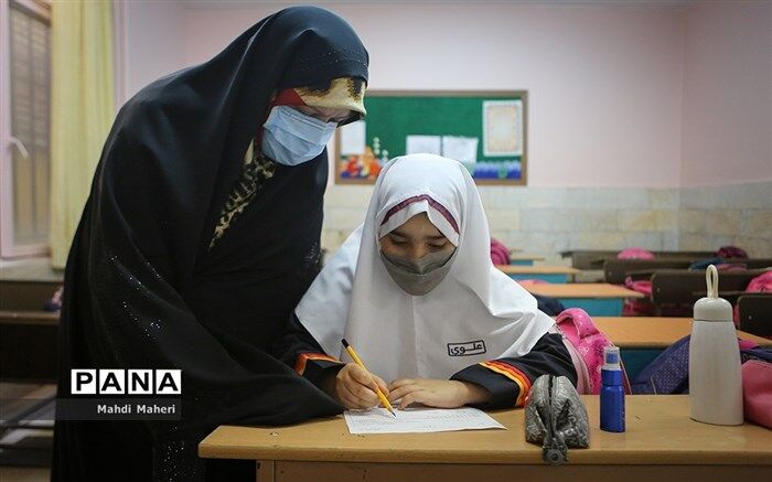 مدارس غیردولتی طبق قانون می‌توانند شهریه ثابت را یک‌جا دریافت کنند