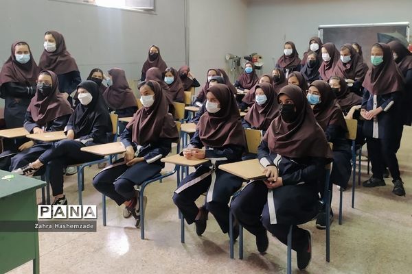 هفته مشاغل در دبیرستان مهدیه ناحیه یک شهرری