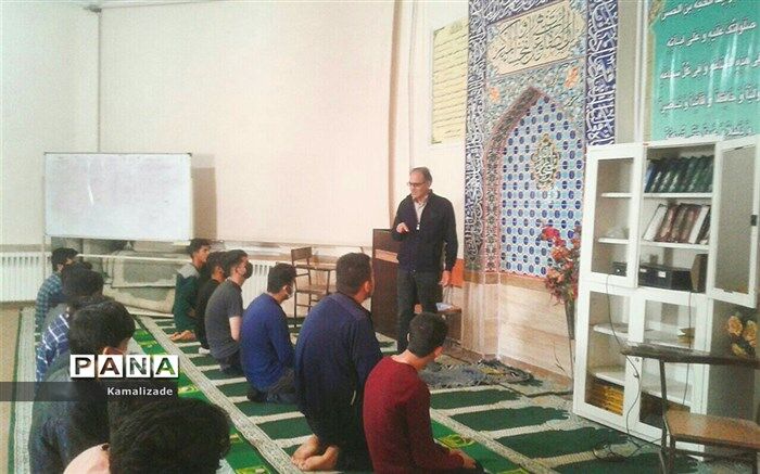 برگزاری نماز جماعت بعد از 2 سال در دبیرستان خوارزمی نیشابور