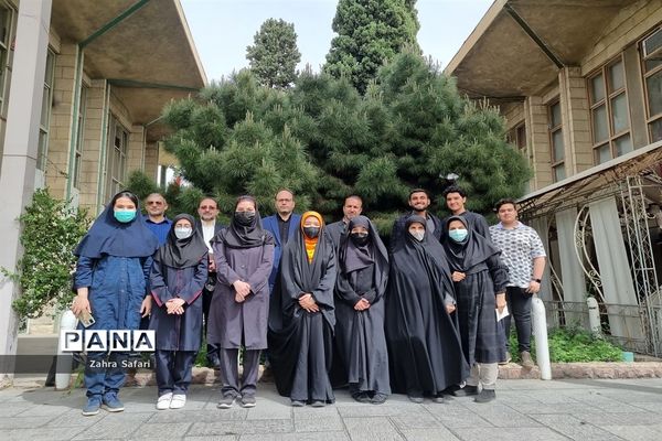 دیدار اعضای هیات رئیسه مجلس دانش‌آموزی منطقه 3 با میرزاده مدیریت منطقه