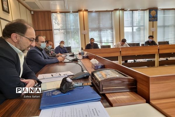 دیدار اعضای هیات رئیسه مجلس دانش‌آموزی منطقه 3 با میرزاده مدیریت منطقه