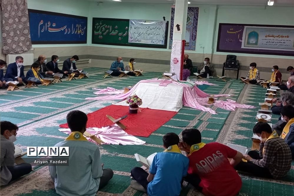 محفل انس با قرآن در دبیرستان شاهد ۴ خوانساری شیراز