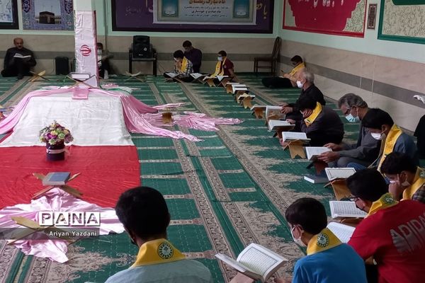 محفل انس با قرآن در دبیرستان شاهد ۴ خوانساری شیراز