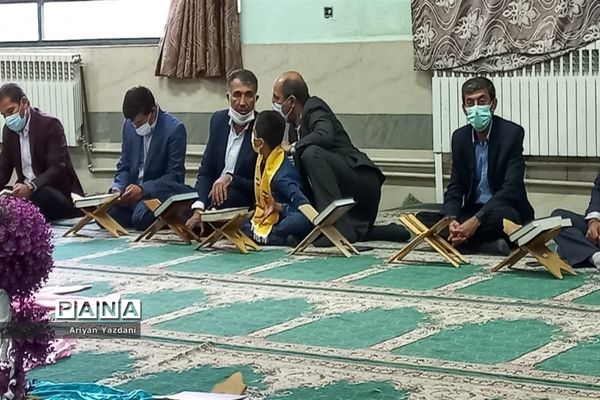 محفل انس با قرآن در دبیرستان شاهد ۴ خوانساری شیراز