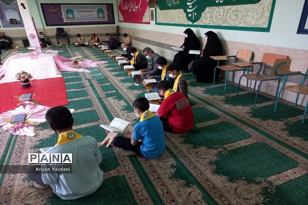 محفل انس با قرآن در دبیرستان شاهد ۴ خوانساری شیراز