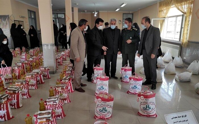 توزیع 170 بسته معیشتی به دانش‌آموزان نیازمند ناحیه 2 اردبیل