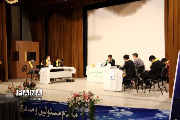 برگزاری مناظره حضوری دانش‌آموزی در استان چهارمحال و بختیاری