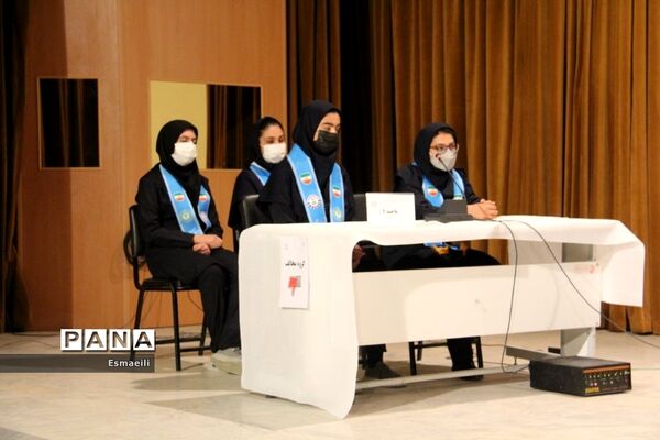 برگزاری مناظره حضوری دانش‌آموزی در استان چهارمحال و بختیاری