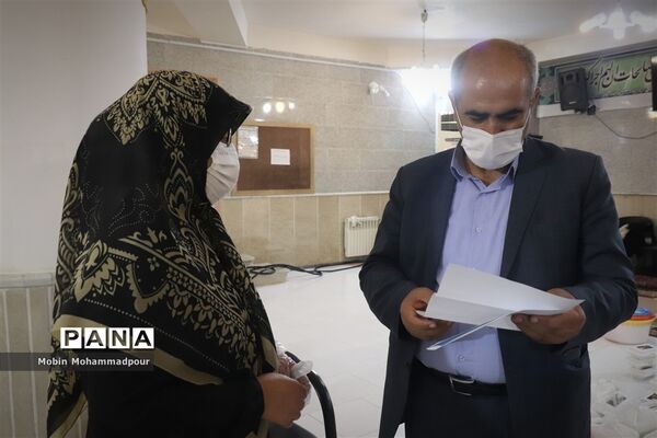 طبخ ٢ هزار پرس غذای گرم با نام و یاد شهدای معلم در تبریز