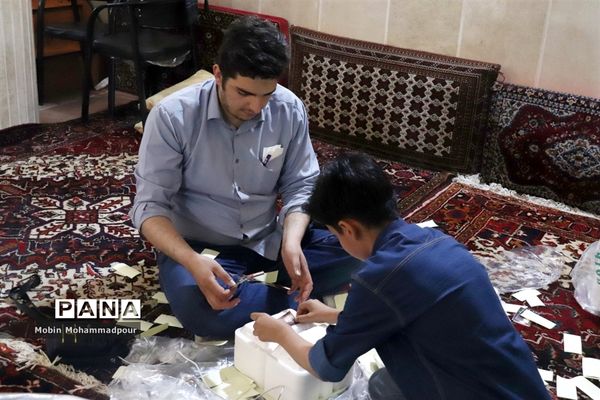 طبخ ٢ هزار پرس غذای گرم با نام و یاد شهدای معلم در تبریز