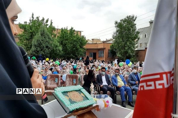 برگزاری مراسم سرمایه‌گذاری در زمین با کاهش پلاستیک در شهرستان بهارستان‌‌