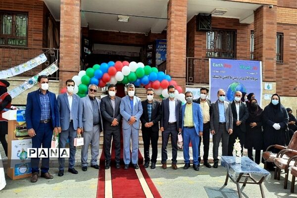 برگزاری مراسم سرمایه‌گذاری در زمین با کاهش پلاستیک در شهرستان بهارستان‌‌