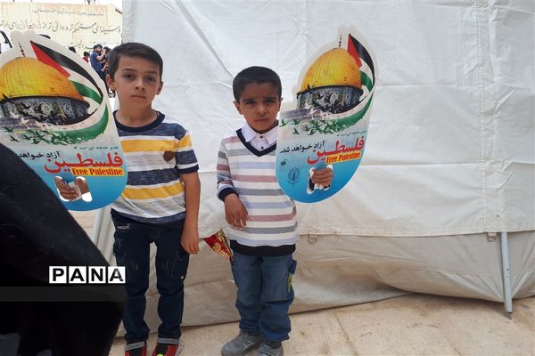 حضور گسترده دانش‌آموزان ابرکوه در راهپیمایی روز قدس