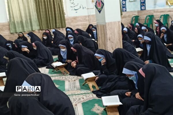 محفل جزء خوانی قرآن و مسابقه حفظ سوره نبا دبیرستان هاجر منطقه ۱۱