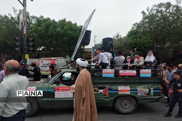 حضور دانش‌آموزان شاهین شهری در روز قدس