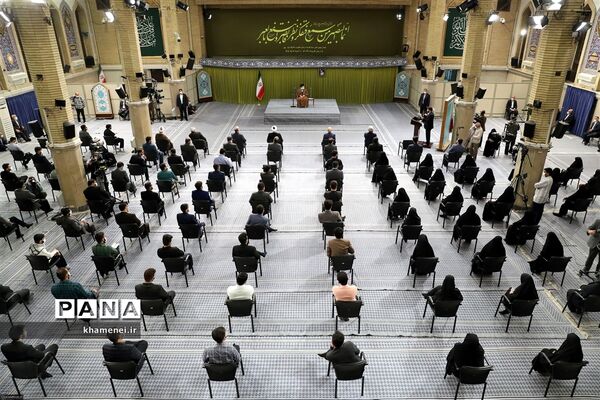 دیدار جمعی از دانشجویان با رهبر انقلاب