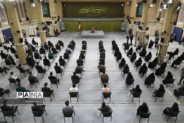 دیدار جمعی از دانشجویان با رهبر انقلاب