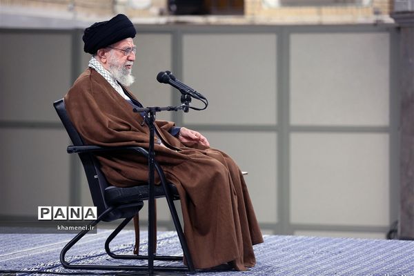 دیدار جمعی از دانشجویان با رهبر انقلاب