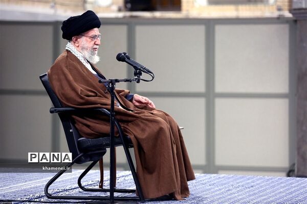 دیدار جمعی از دانشجویان با رهبر انقلاب