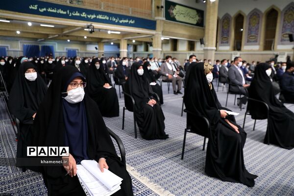 دیدار جمعی از دانشجویان با رهبر انقلاب