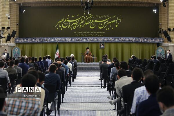 دیدار جمعی از دانشجویان با رهبر انقلاب