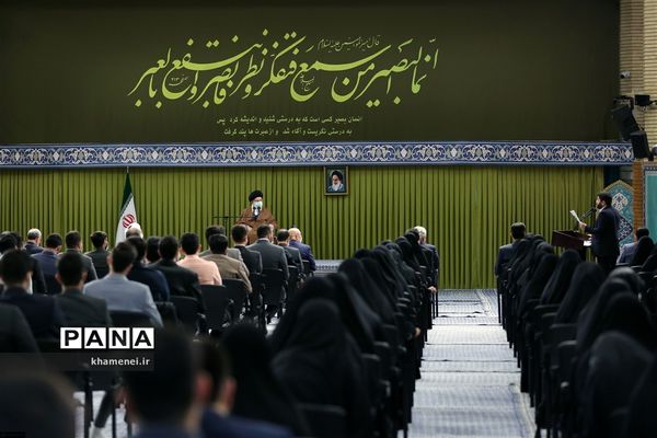 دیدار جمعی از دانشجویان با رهبر انقلاب