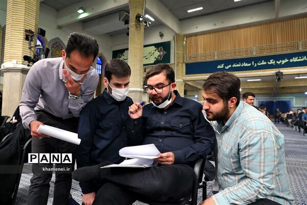 دیدار جمعی از دانشجویان با رهبر انقلاب