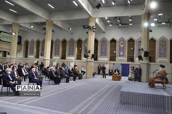 دیدار جمعی از دانشجویان با رهبر انقلاب