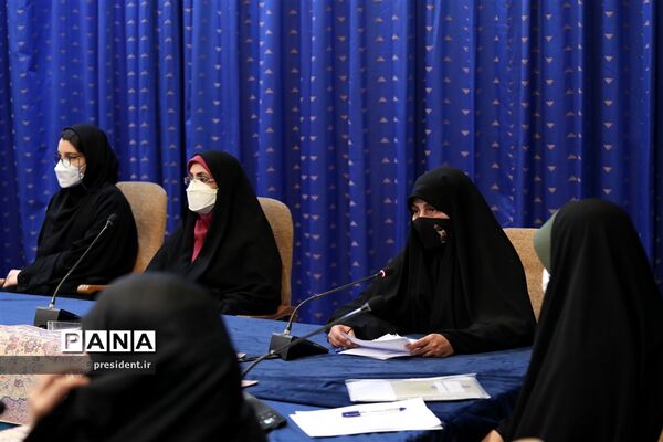 نشست هم‌اندیشی جمعی از فرهنگیان و فعالان حوزه تعلیم و تربیت کشور با رئیس جمهوری