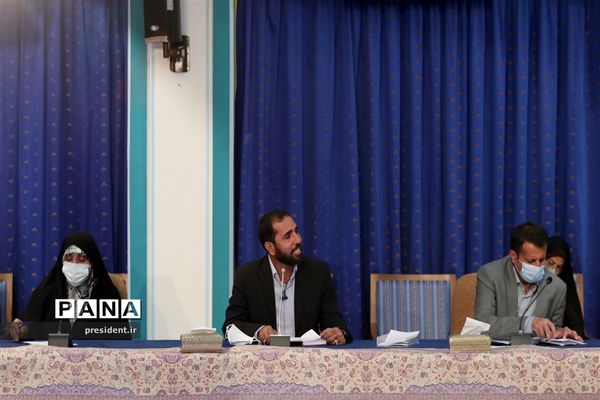 نشست هم‌اندیشی جمعی از فرهنگیان و فعالان حوزه تعلیم و تربیت کشور با رئیس جمهوری