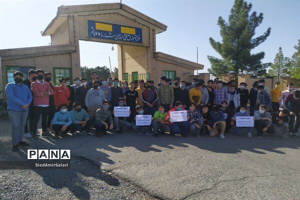 شوق انتخاب در بازدید دانش‌آموزان دبیرستان شاهد کاشمر از مرکز آموزش فنی و حرفه‌ای شهرستان